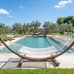 Arabesque Villa